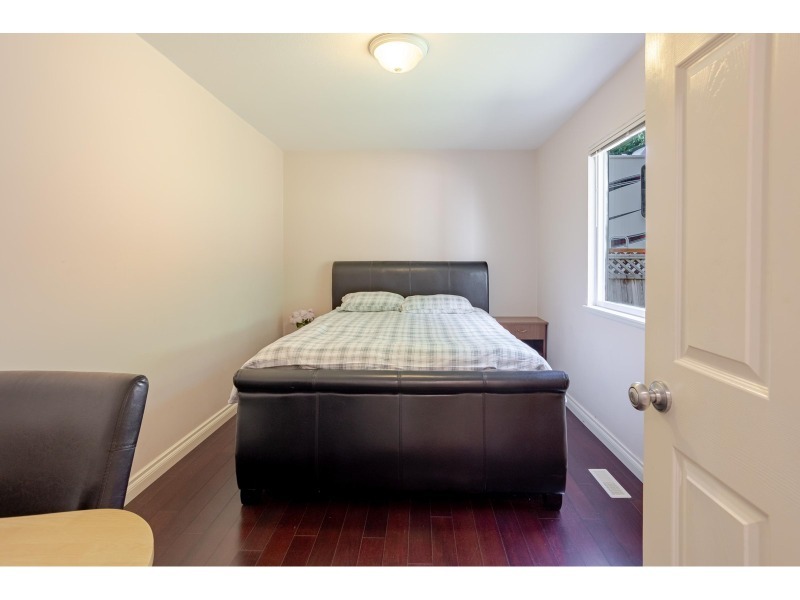 250707161858_surrey room 5 2.jpg